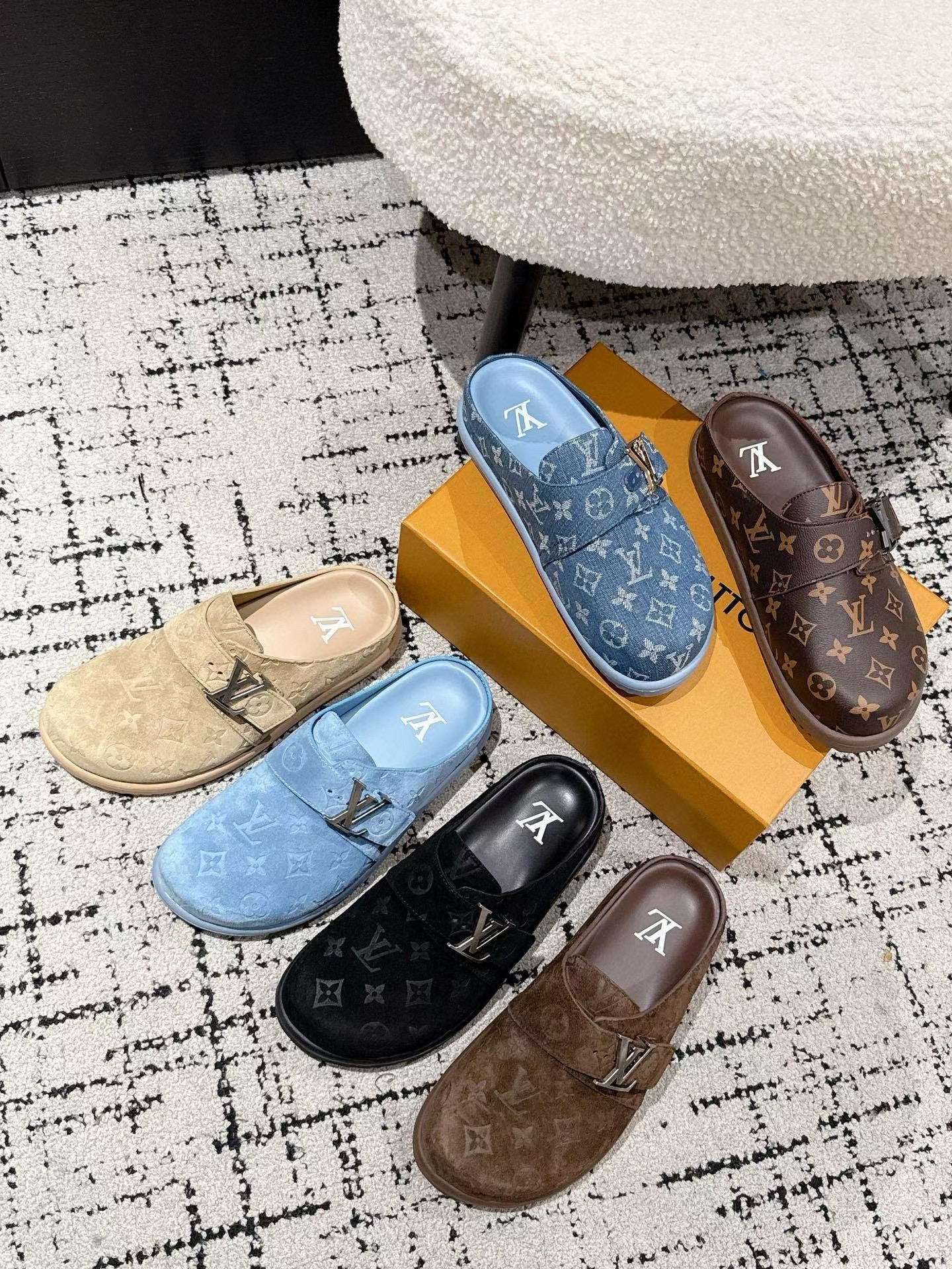 루이비통 코지 플랫 컴포트 클로그 모노그램