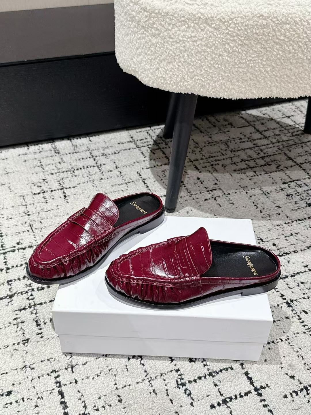 생로랑 르 로퍼 레더 뮬