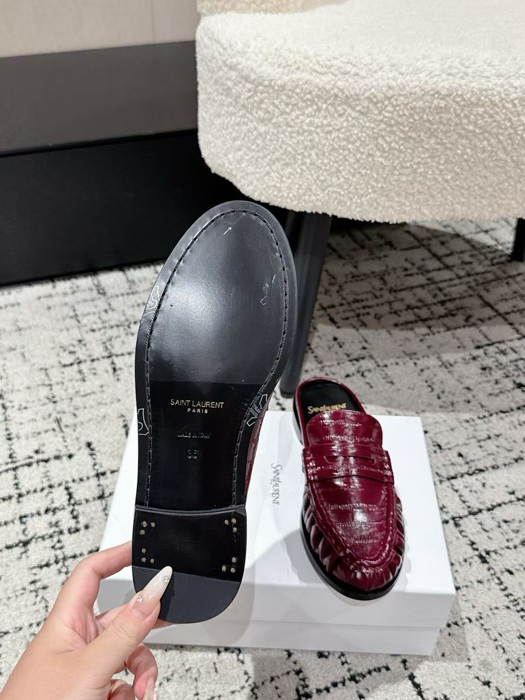 생로랑 르 로퍼 레더 뮬