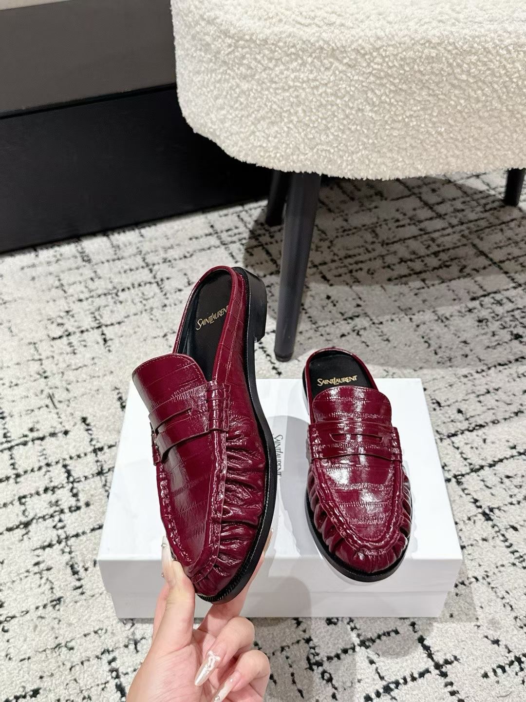 생로랑 르 로퍼 레더 뮬