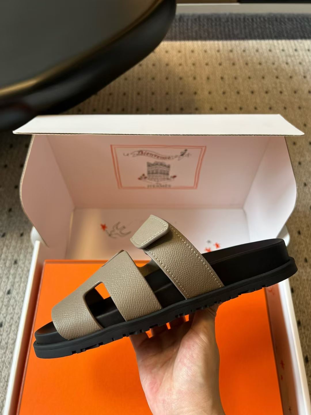 에르메스 시프레 샌들