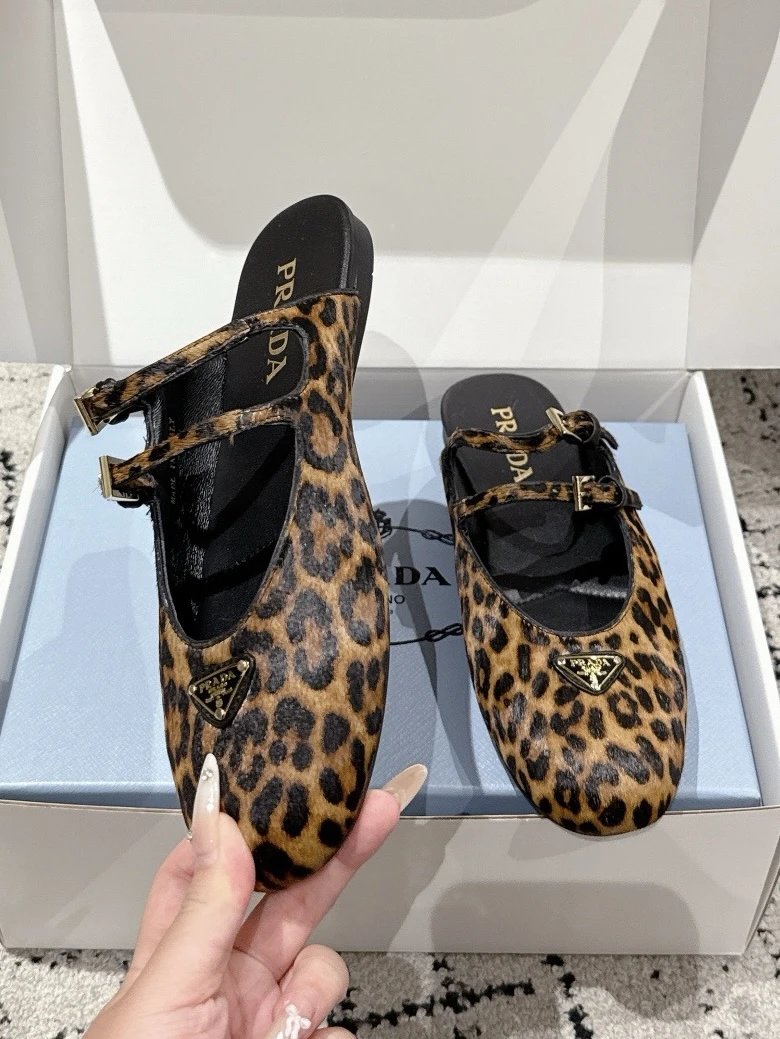 프라다 더블 스트랩 레오파드 프린트 발레리나 플랫 슈즈