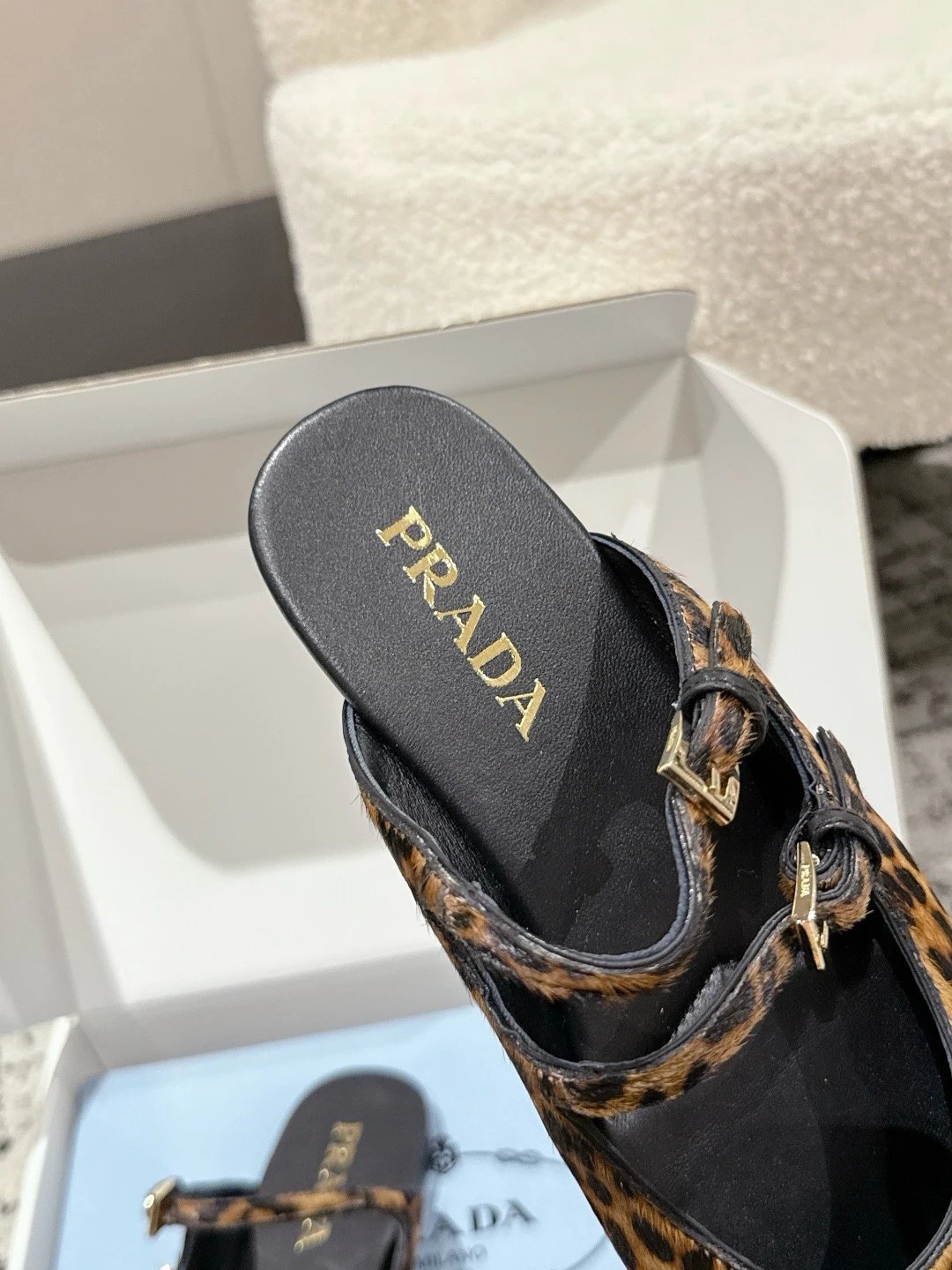 프라다 더블 스트랩 레오파드 프린트 발레리나 플랫 슈즈