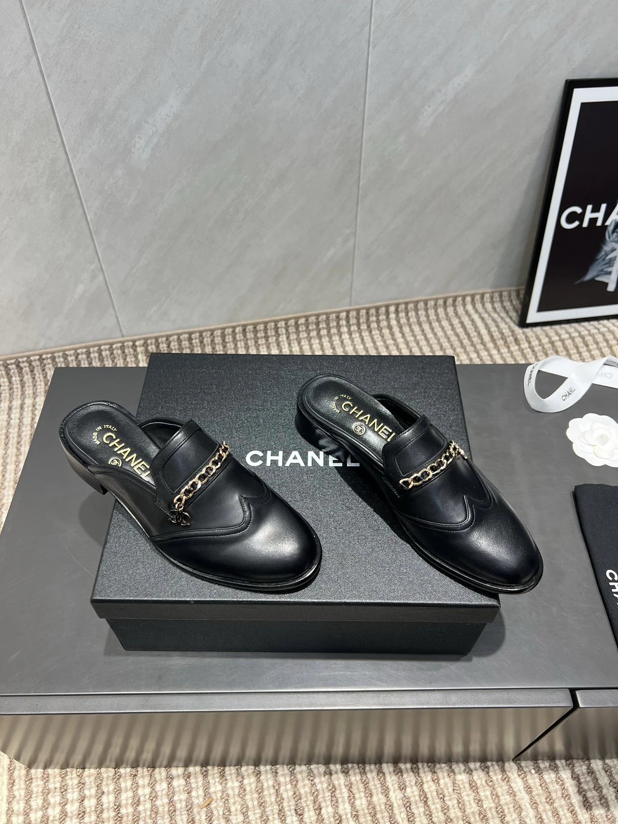 샤넬 골드 체인 블로퍼 뮬 G36421