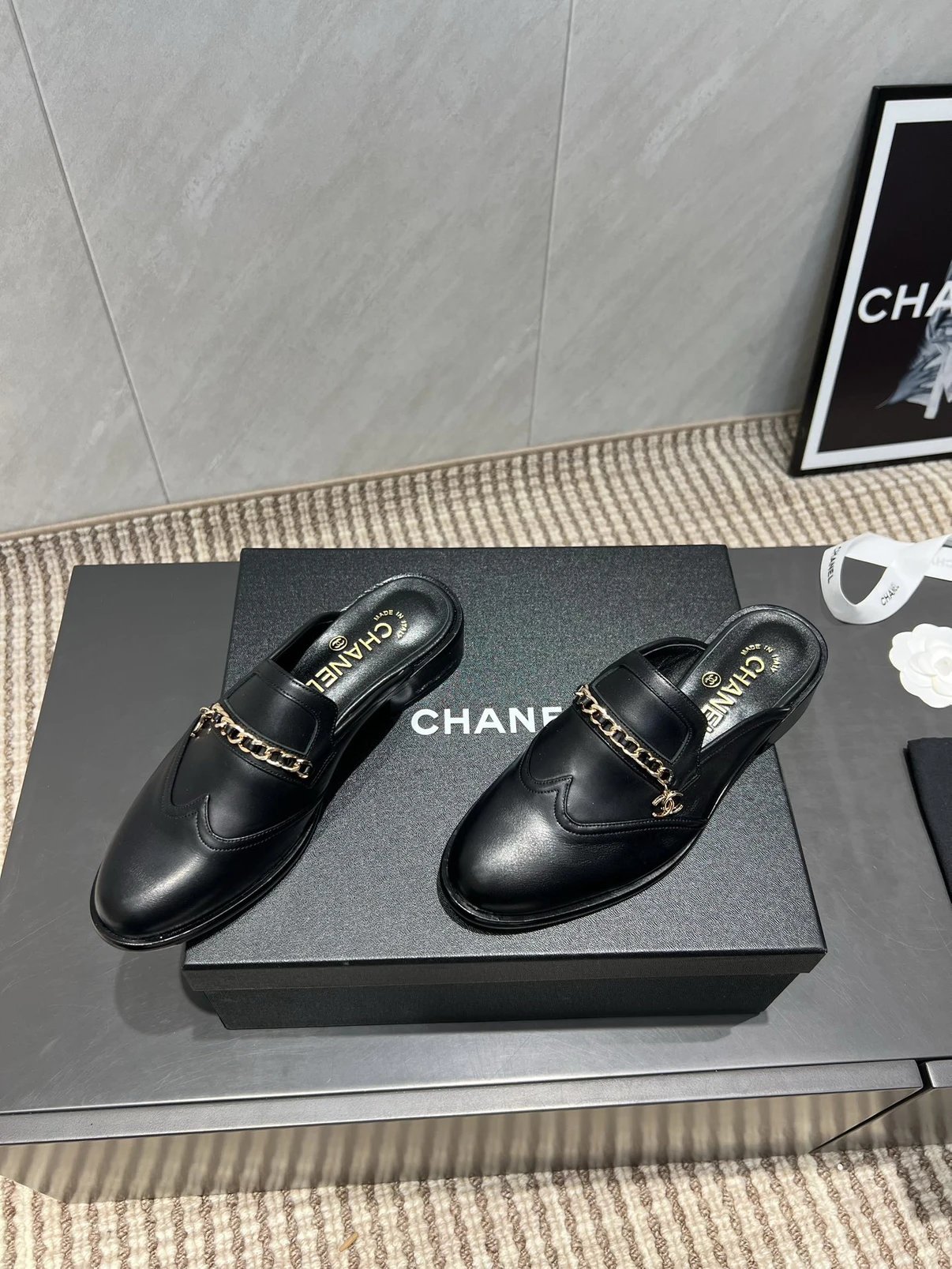 샤넬 골드 체인 블로퍼 뮬 G36421