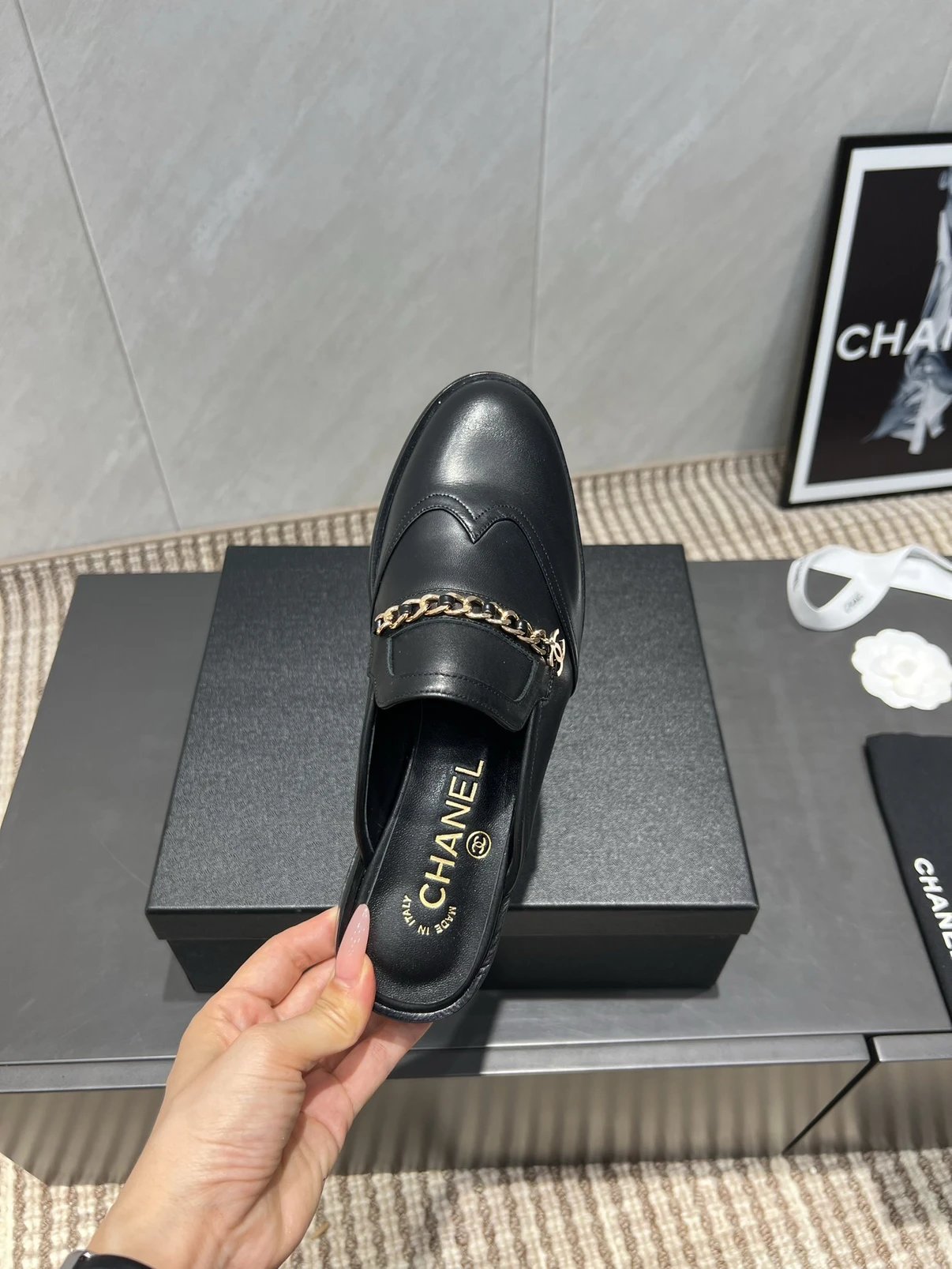 샤넬 골드 체인 블로퍼 뮬 G36421