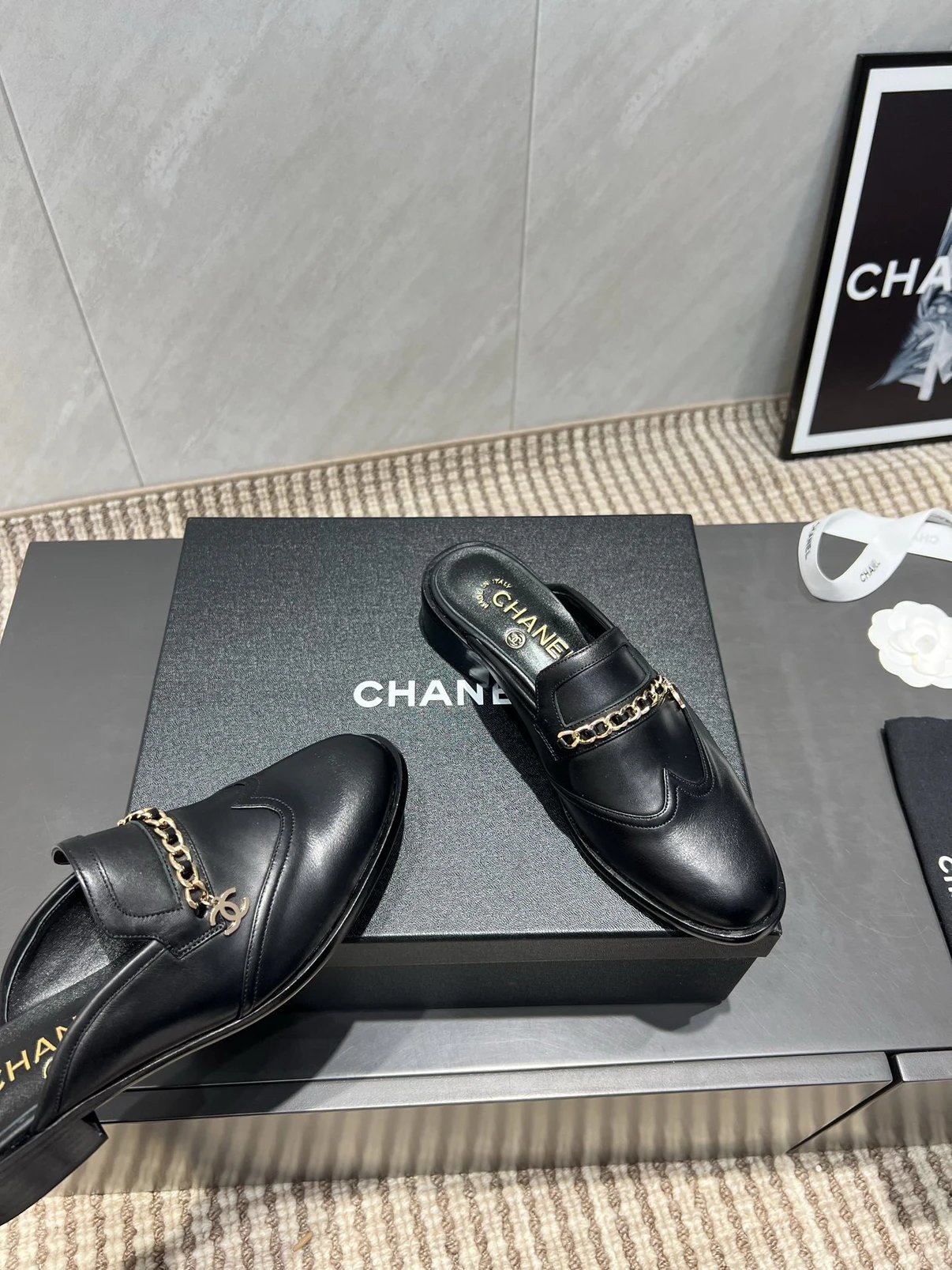 샤넬 골드 체인 블로퍼 뮬 G36421