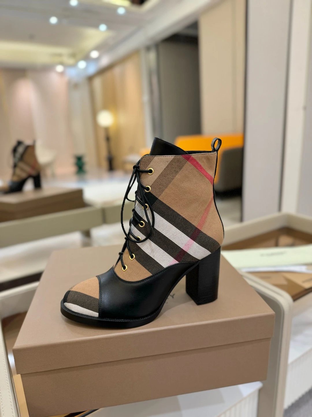 버버리 빈티지 체크 블록 힐 앵클 부츠