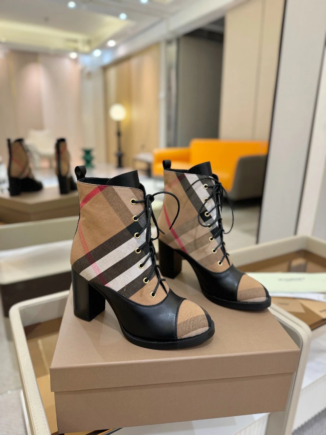 버버리 빈티지 체크 블록 힐 앵클 부츠