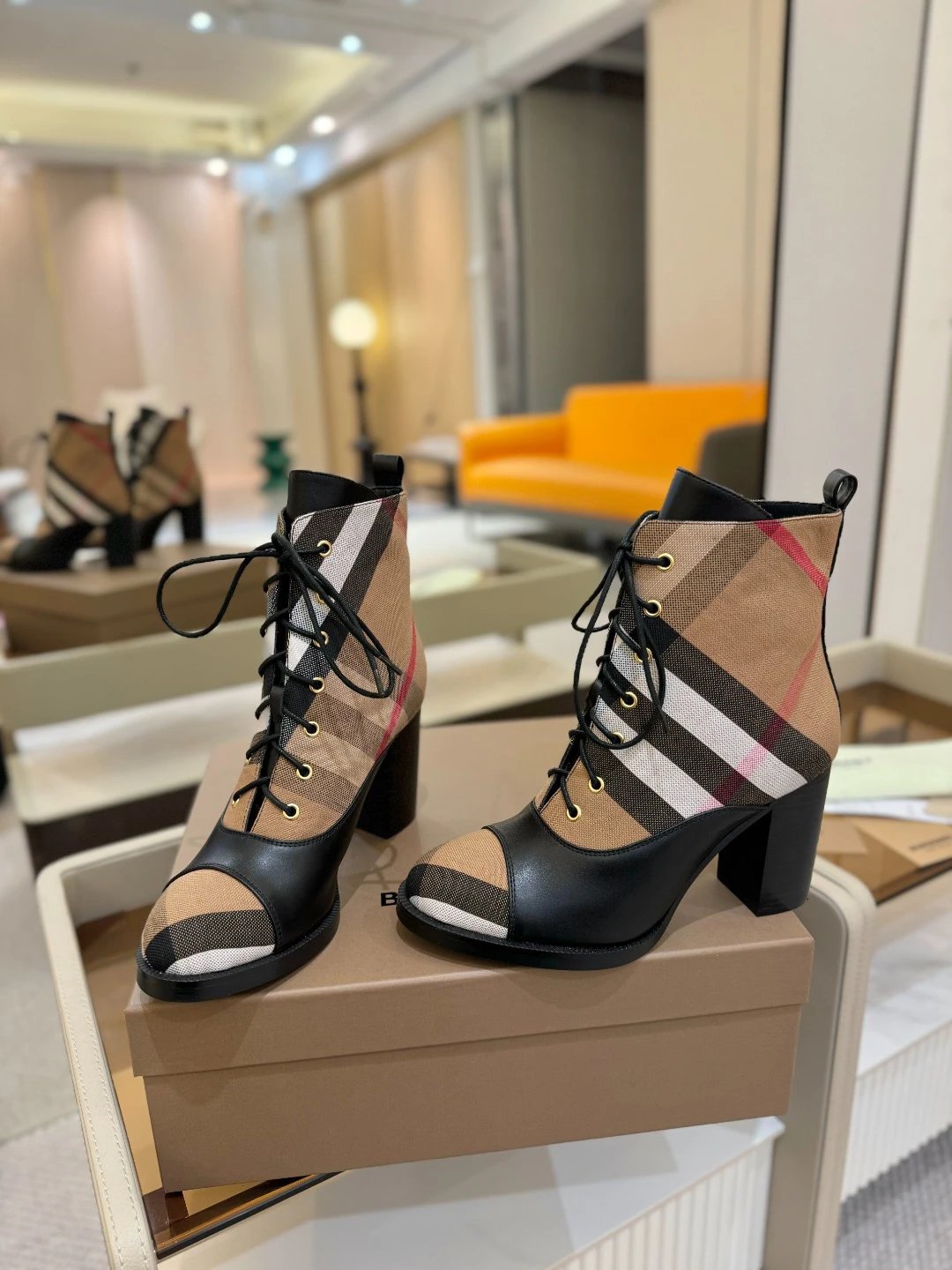 버버리 빈티지 체크 블록 힐 앵클 부츠