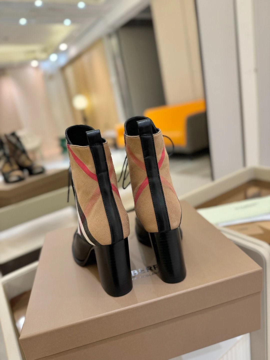 버버리 빈티지 체크 블록 힐 앵클 부츠