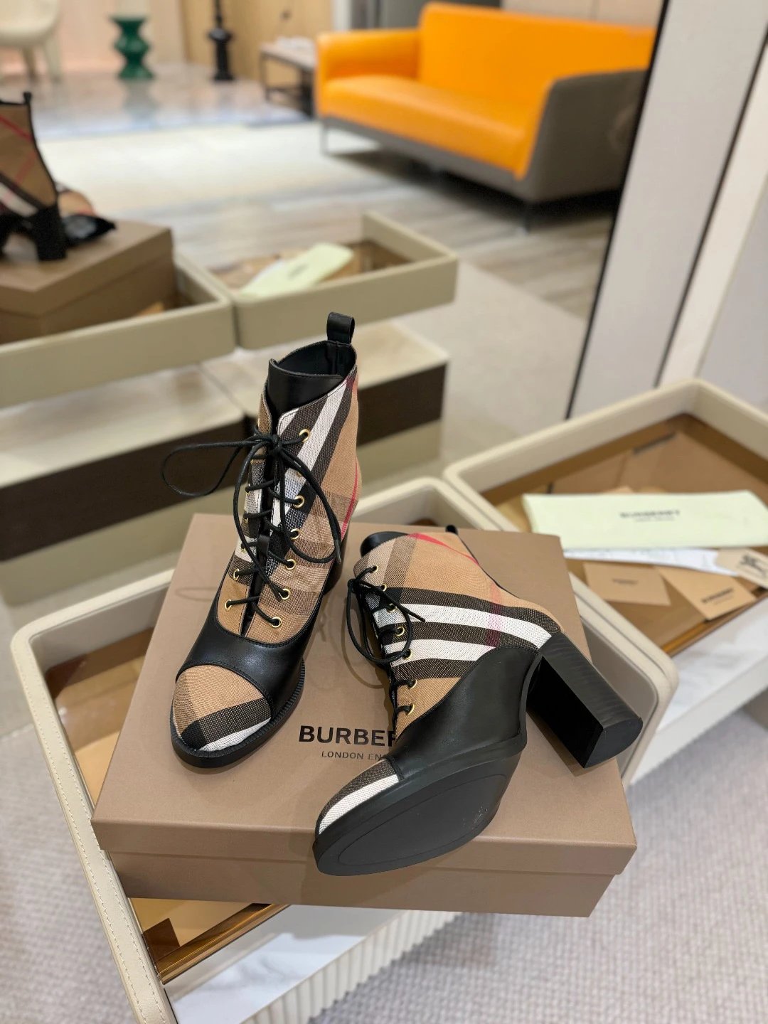 버버리 빈티지 체크 블록 힐 앵클 부츠