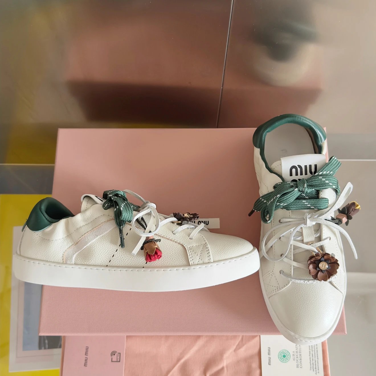 미우미우 레더 스니커즈 화이트 그린