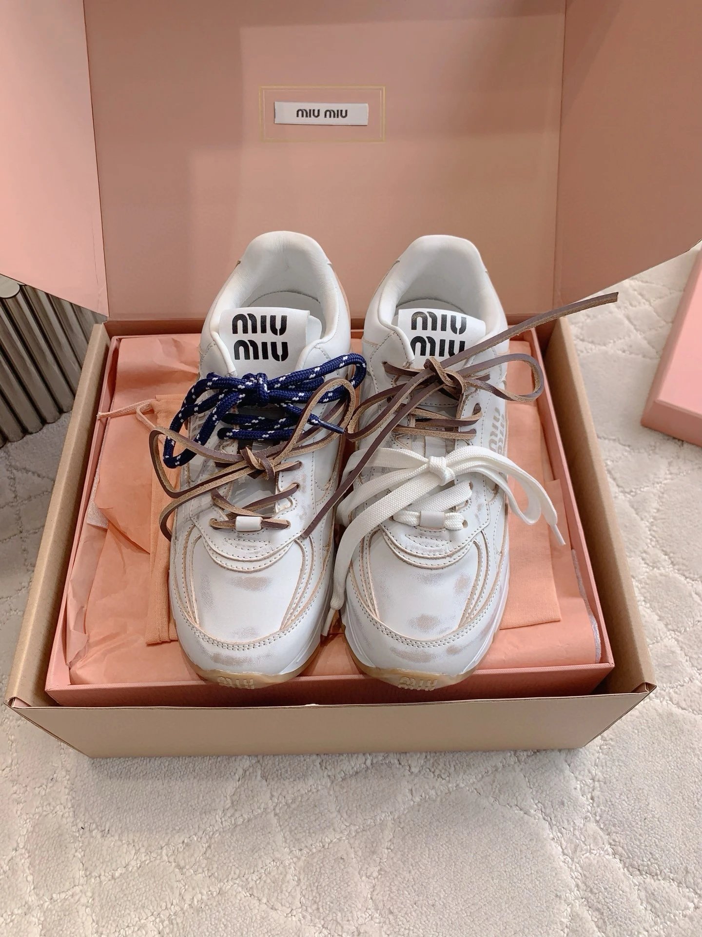 미우미우 X 뉴발란스 스니커즈 530