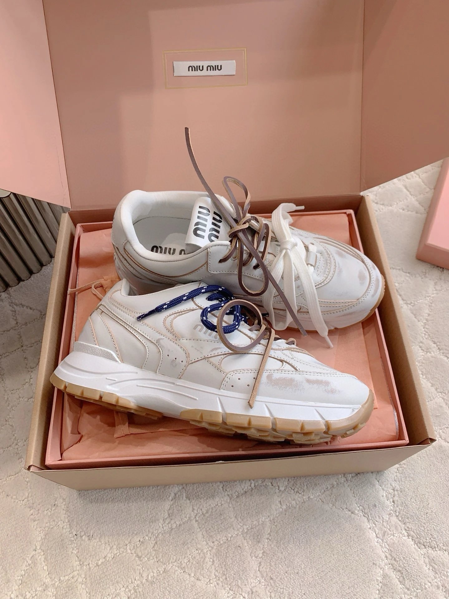 미우미우 X 뉴발란스 스니커즈 530