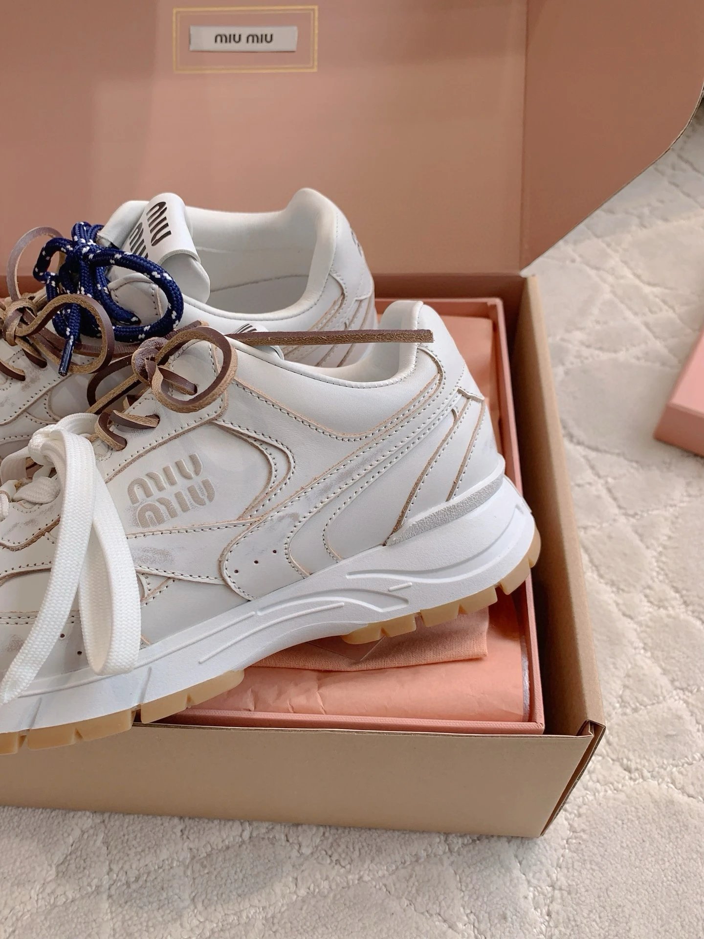미우미우 X 뉴발란스 스니커즈 530