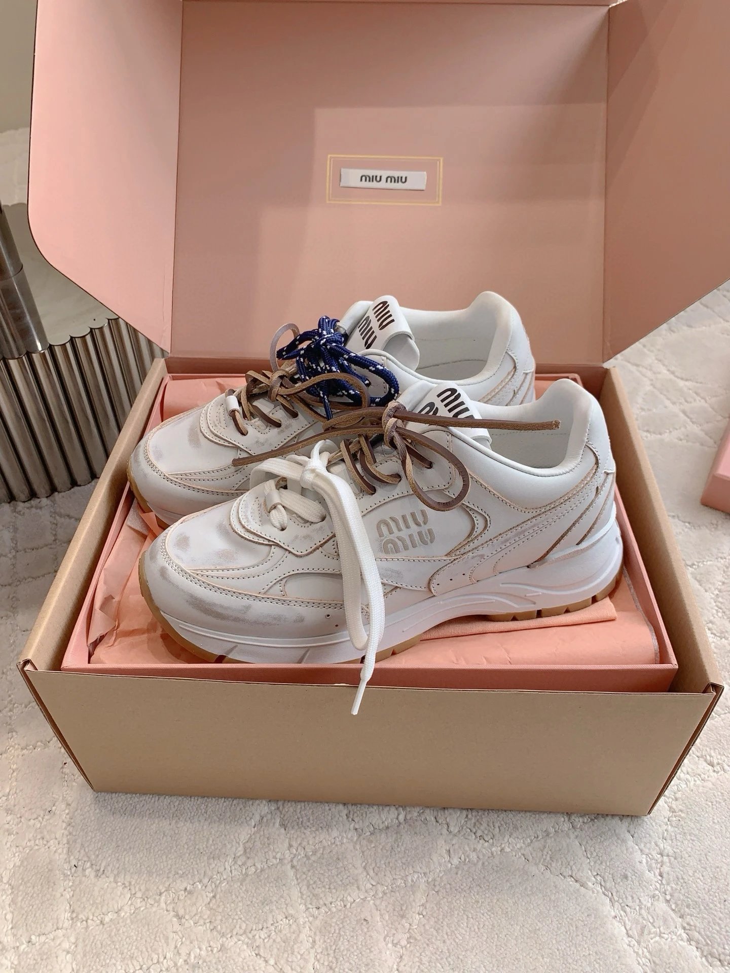 미우미우 X 뉴발란스 스니커즈 530