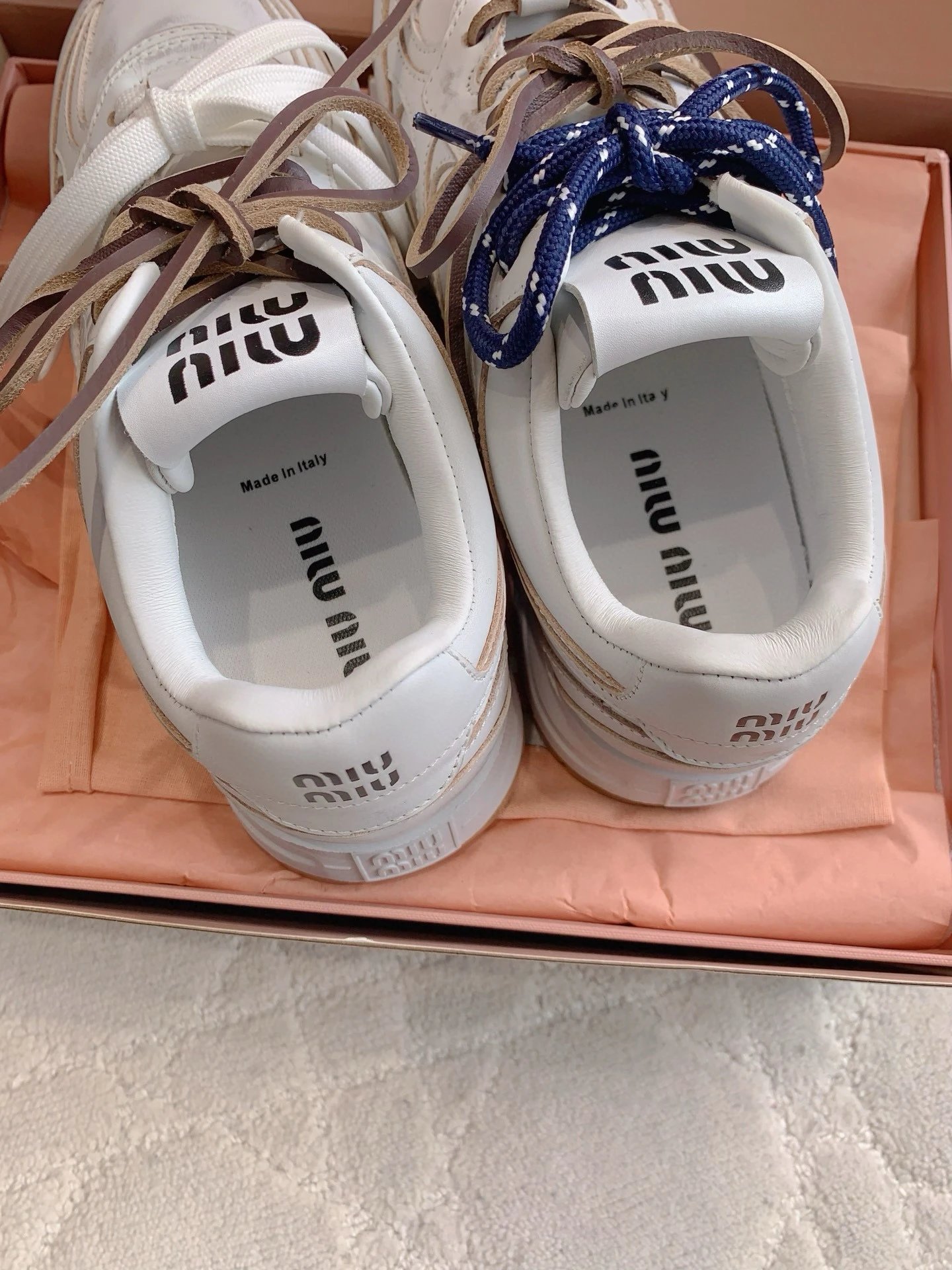 미우미우 X 뉴발란스 스니커즈 530