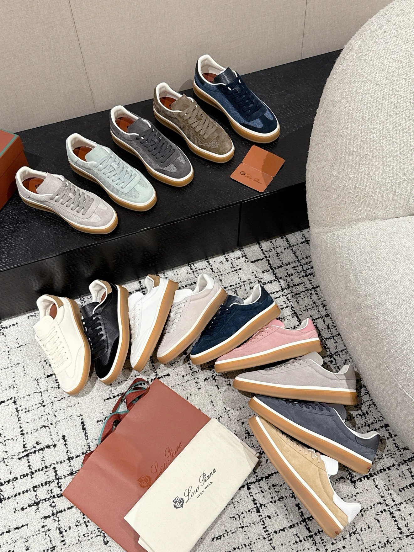 로로피아나 테니스 워크 스니커즈