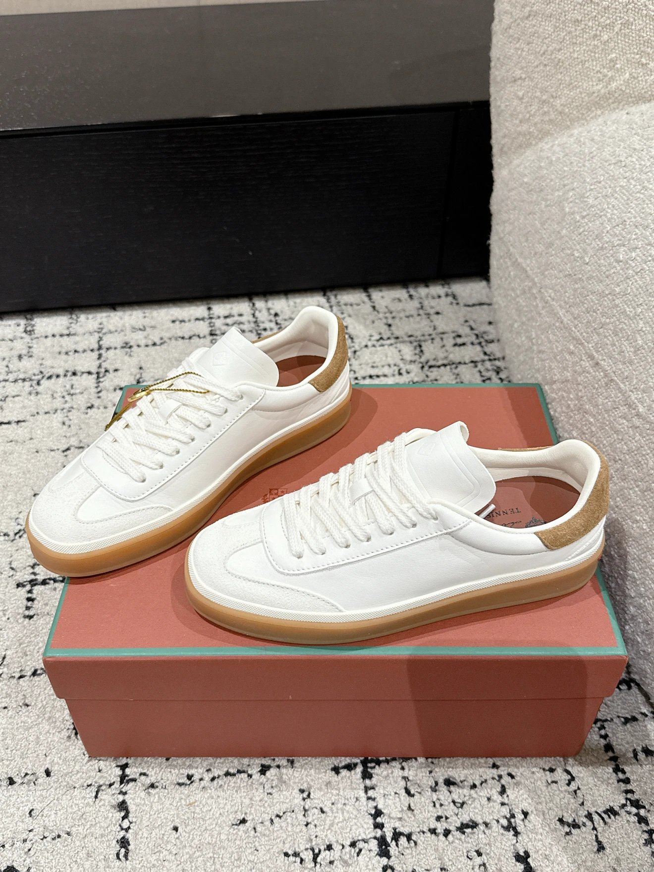 로로피아나 테니스 워크 스니커즈