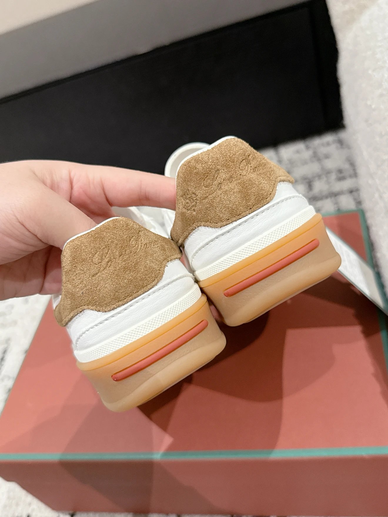 로로피아나 테니스 워크 스니커즈