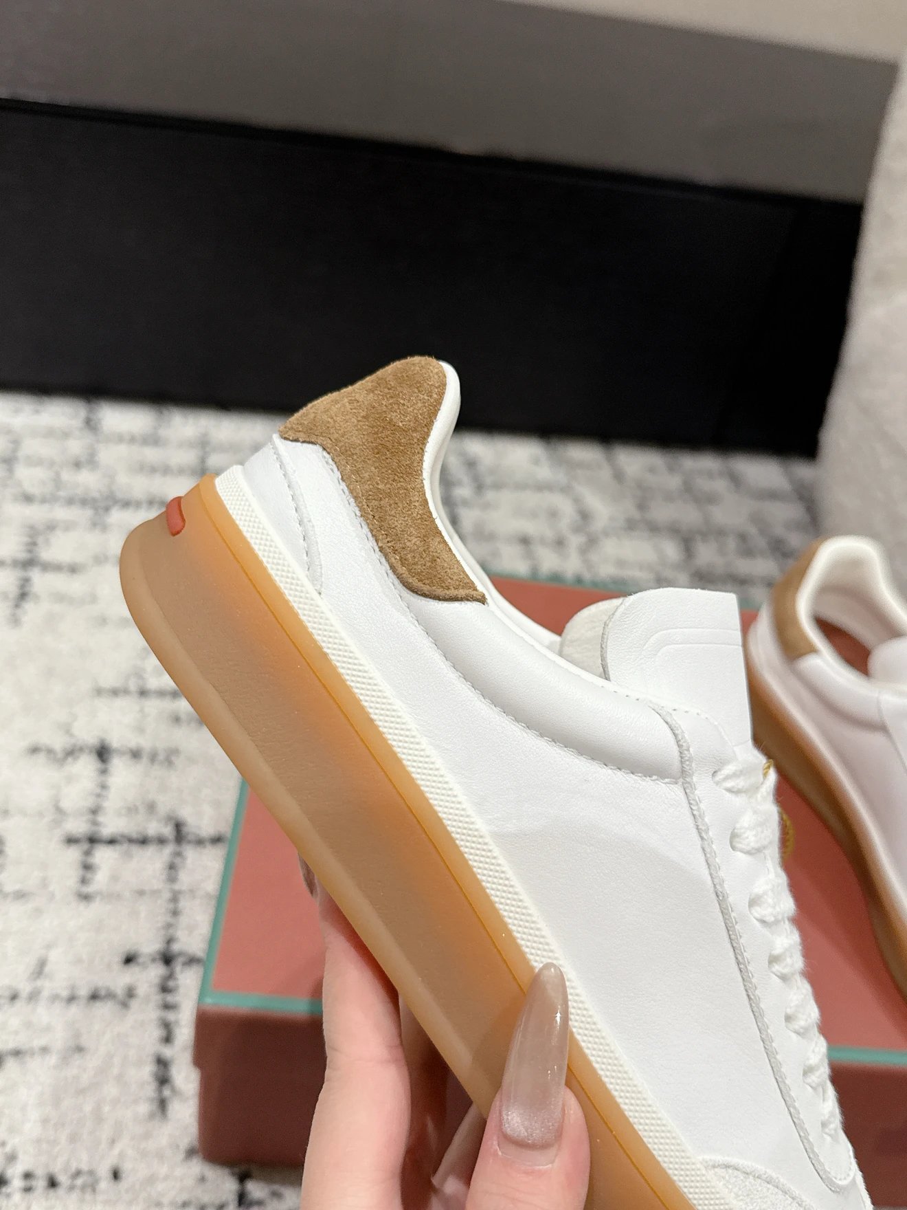 로로피아나 테니스 워크 스니커즈