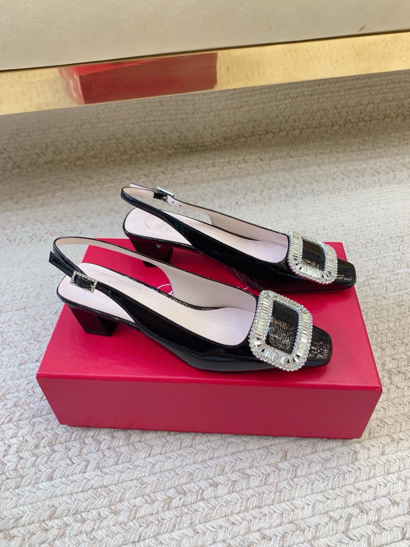 로저 비비에 슬링백 펌프스