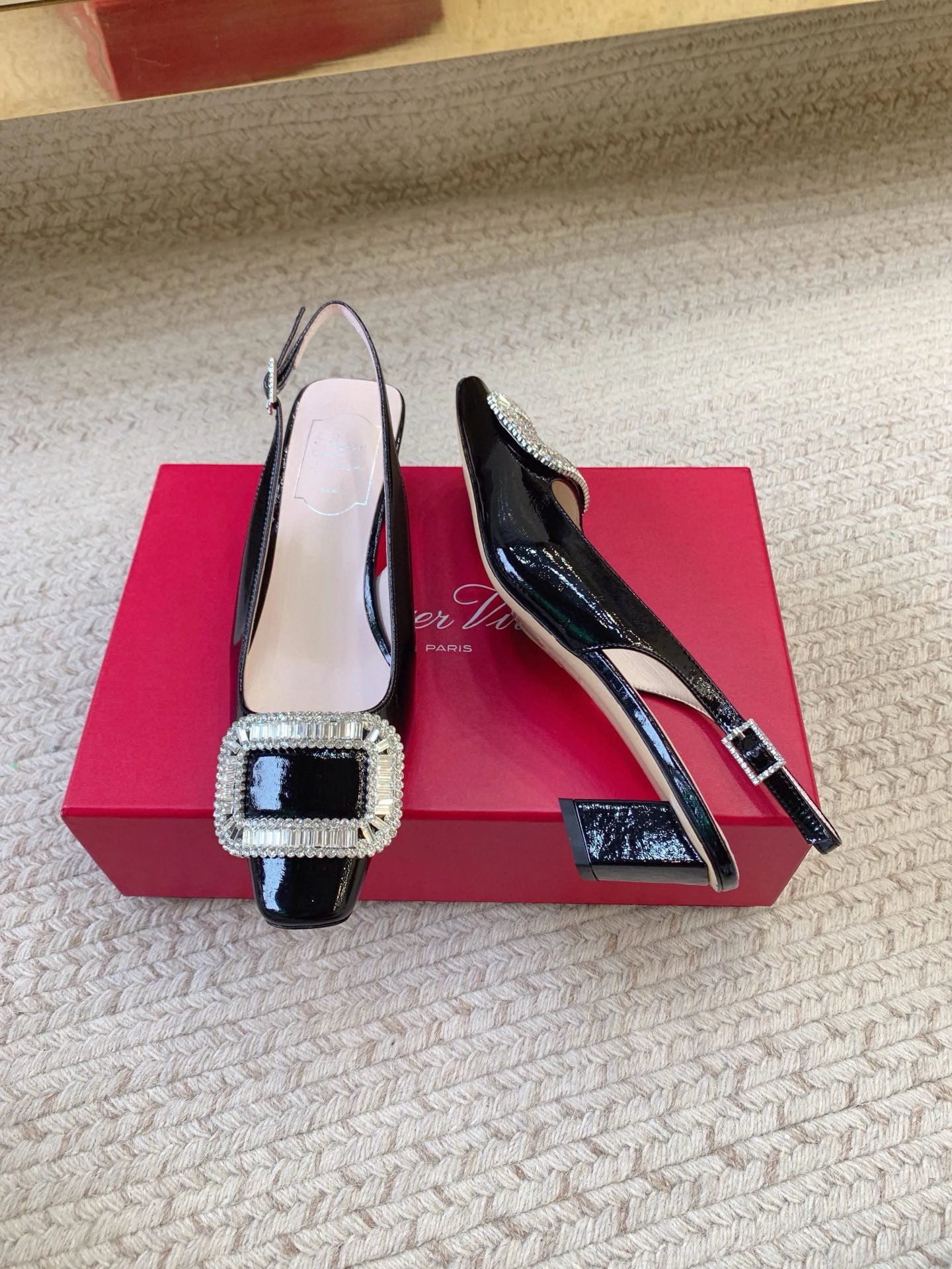 로저 비비에 슬링백 펌프스