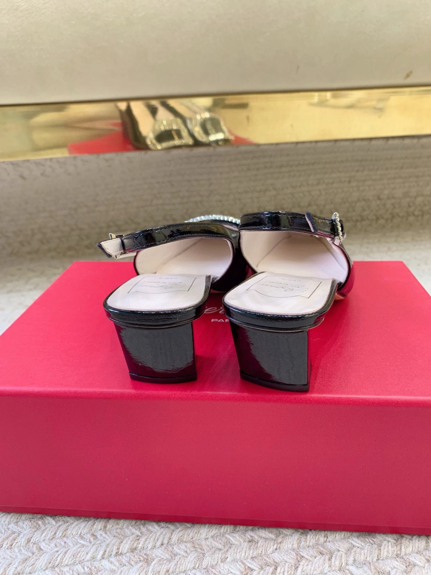 로저 비비에 슬링백 펌프스