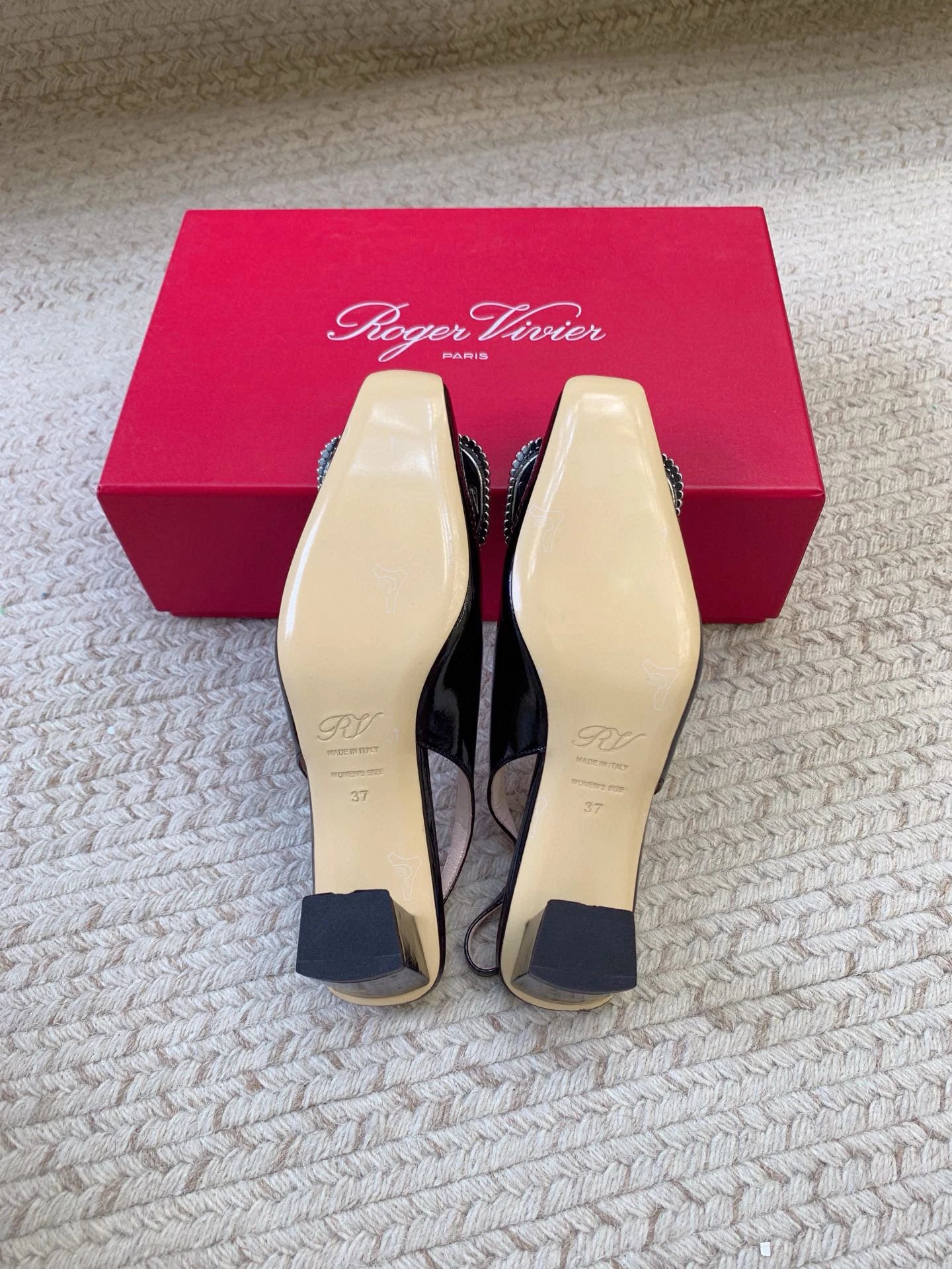 로저 비비에 슬링백 펌프스