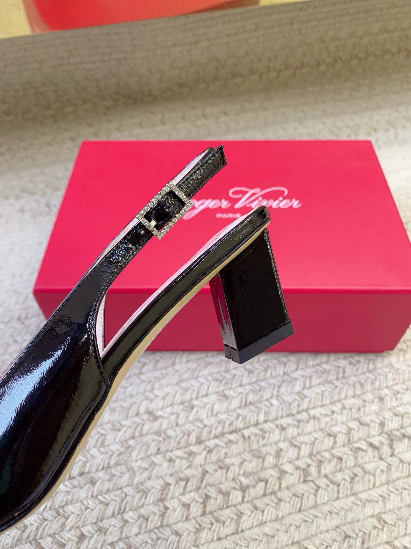 로저 비비에 슬링백 펌프스