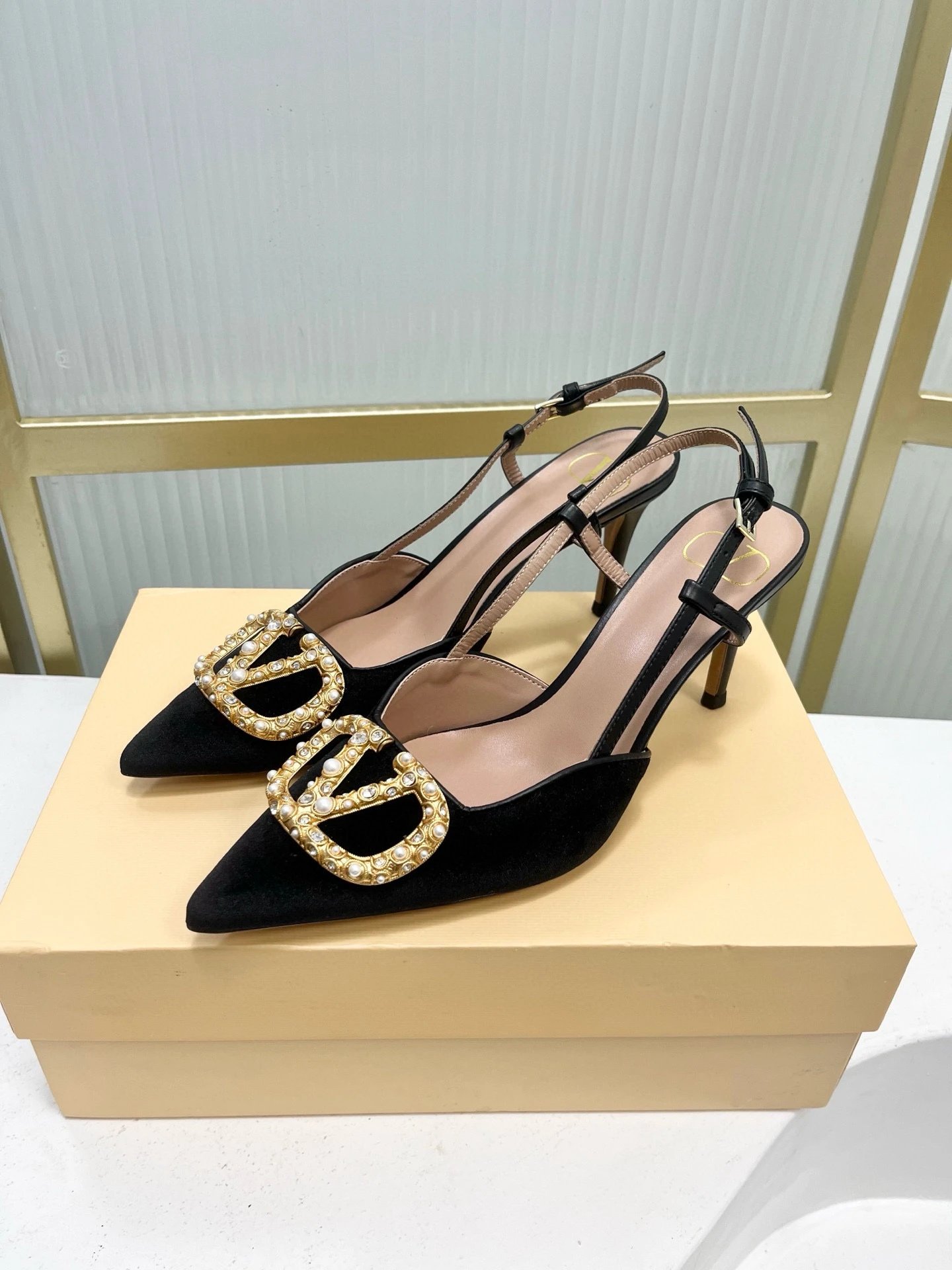 발렌티노 가라바니 슬링백 펌프스