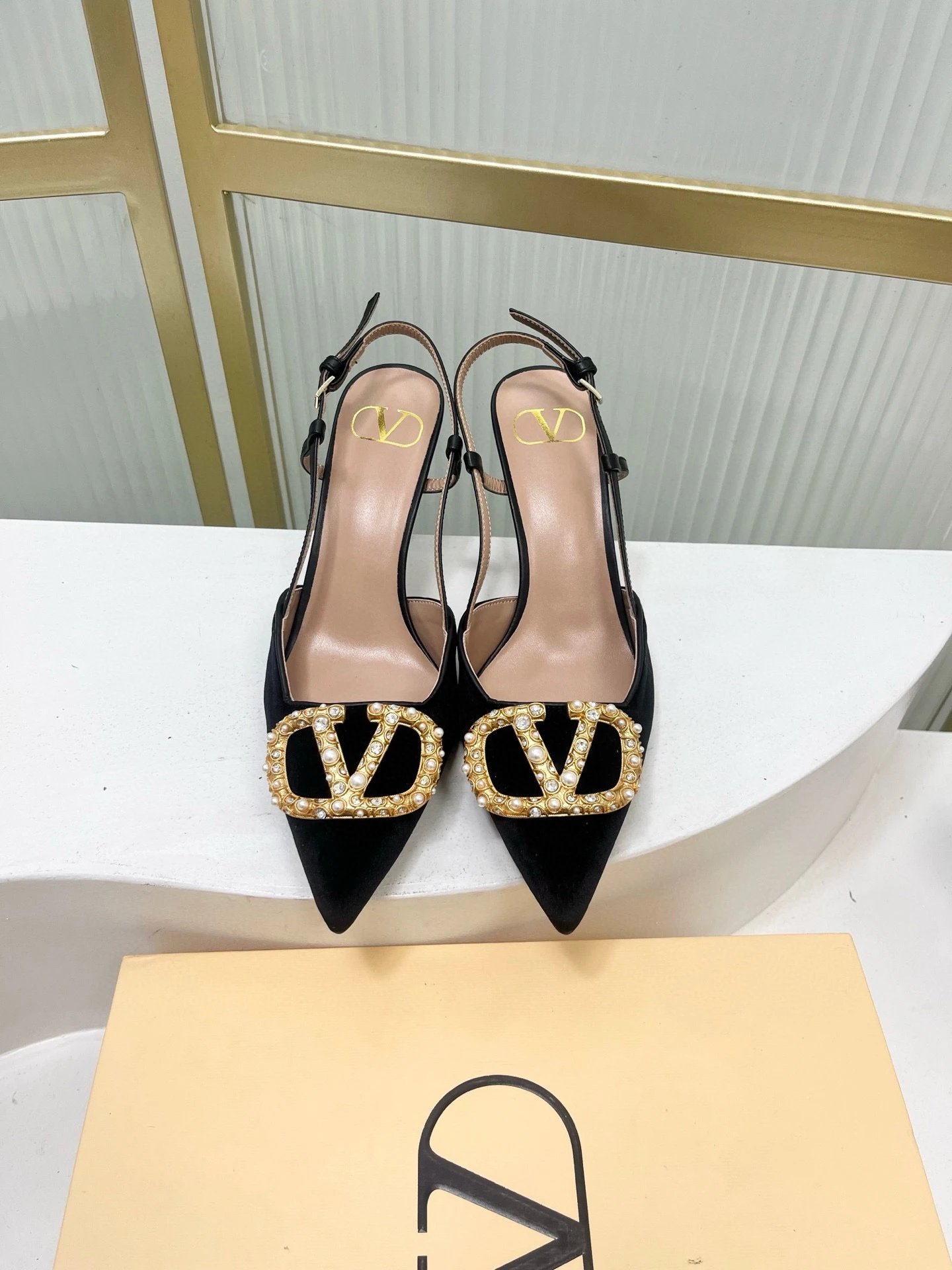 발렌티노 가라바니 슬링백 펌프스