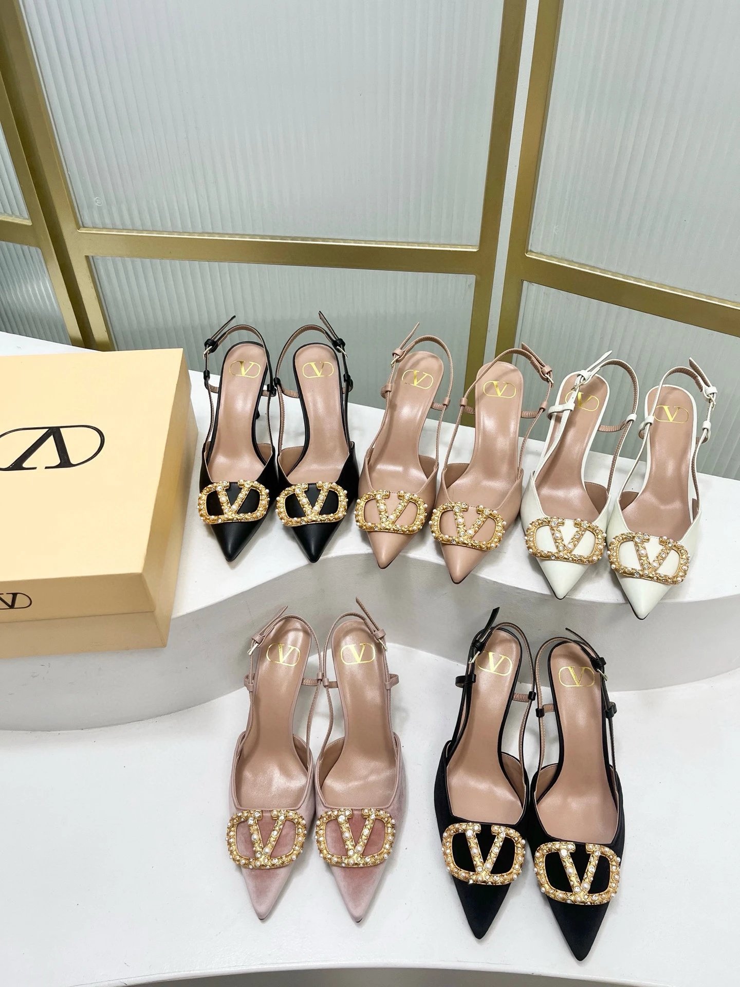 발렌티노 가라바니 슬링백 펌프스