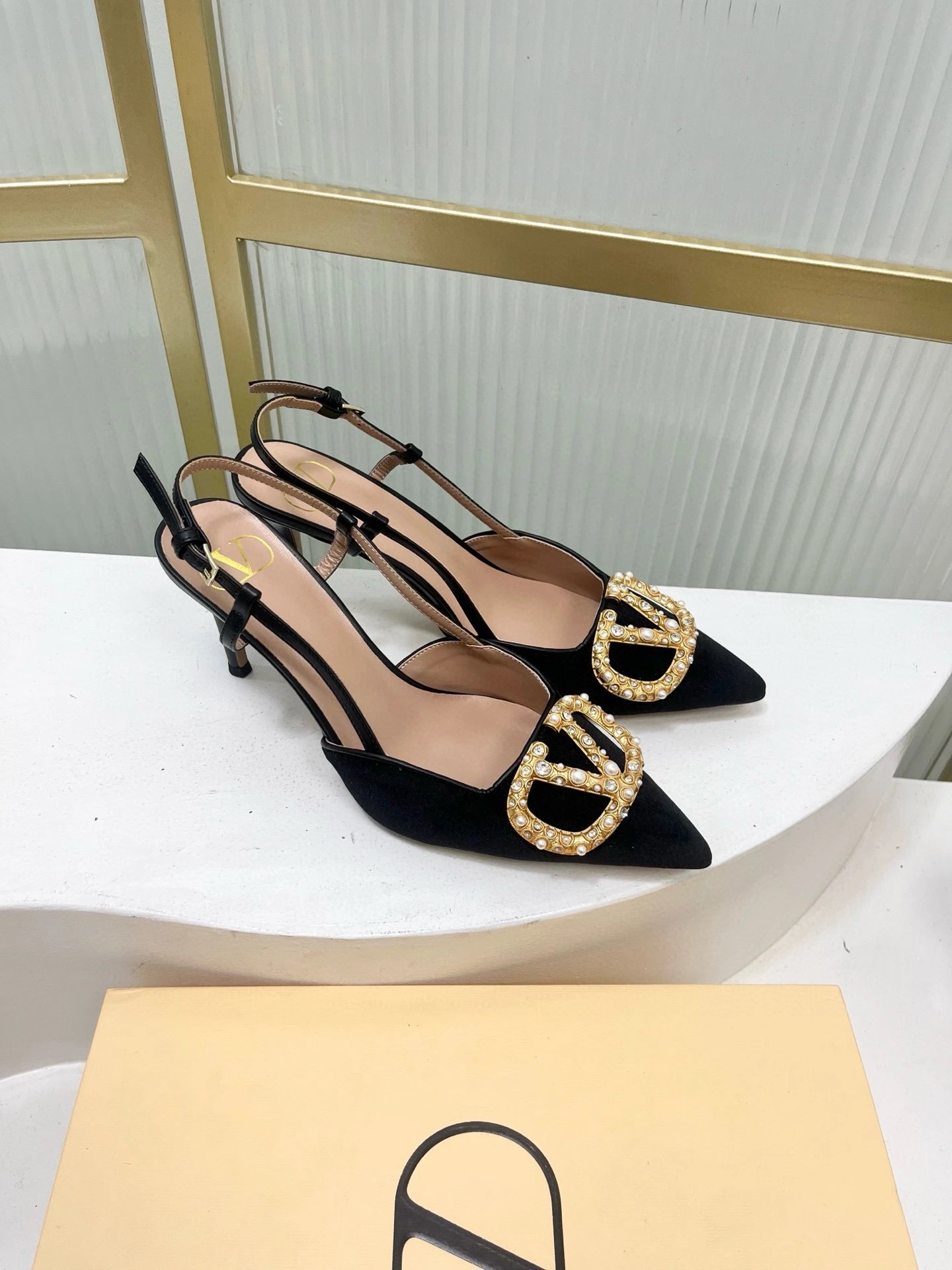 발렌티노 가라바니 슬링백 펌프스