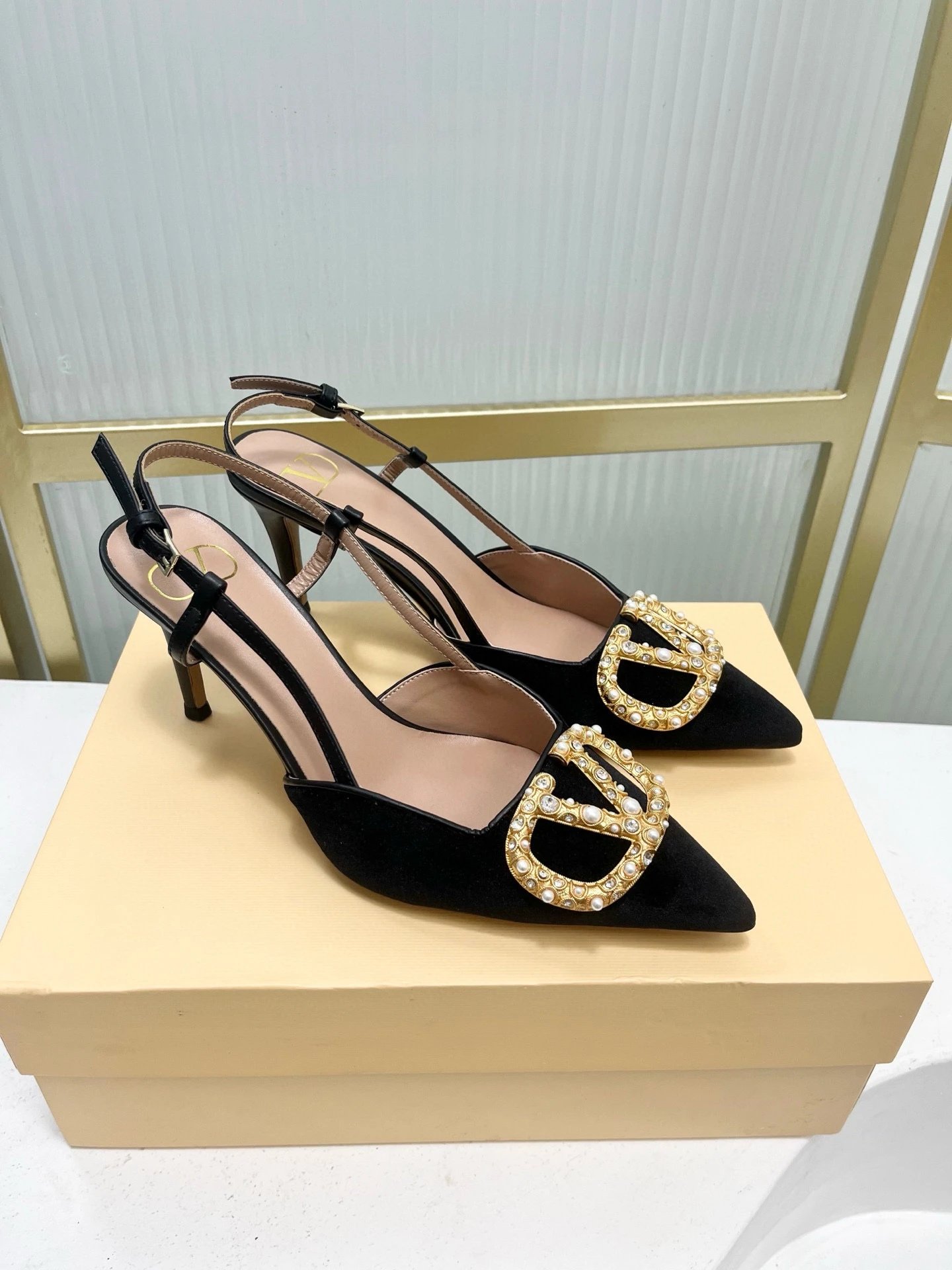 발렌티노 가라바니 슬링백 펌프스