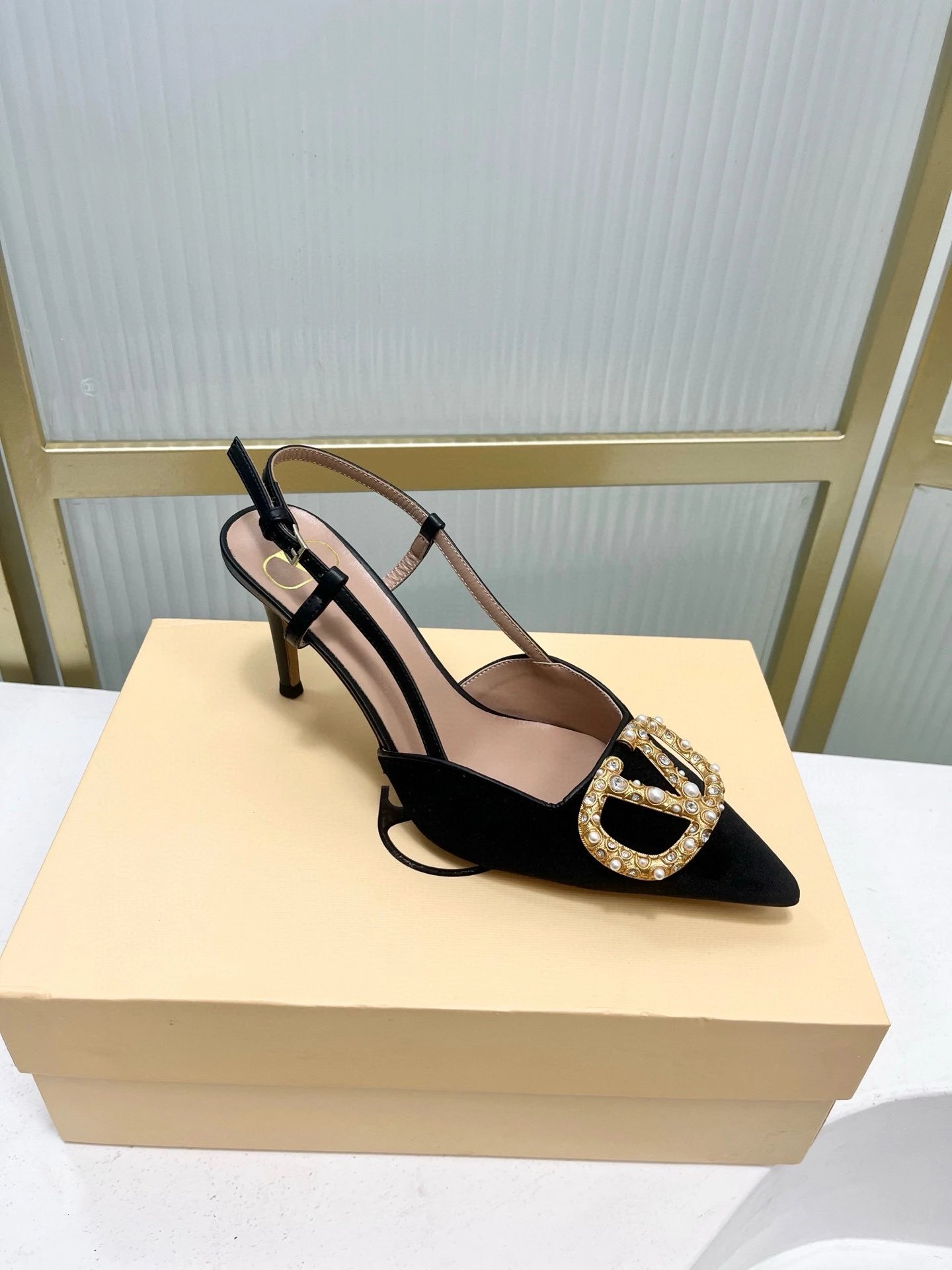 발렌티노 가라바니 슬링백 펌프스