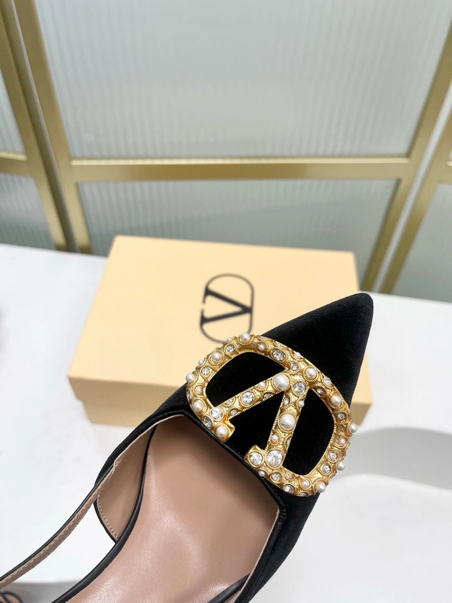 발렌티노 가라바니 슬링백 펌프스