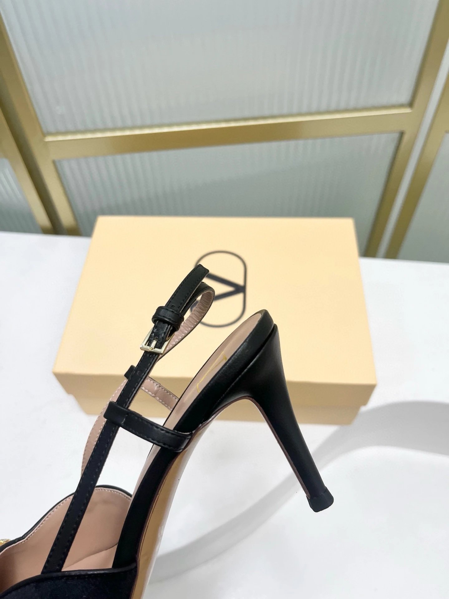 발렌티노 가라바니 슬링백 펌프스