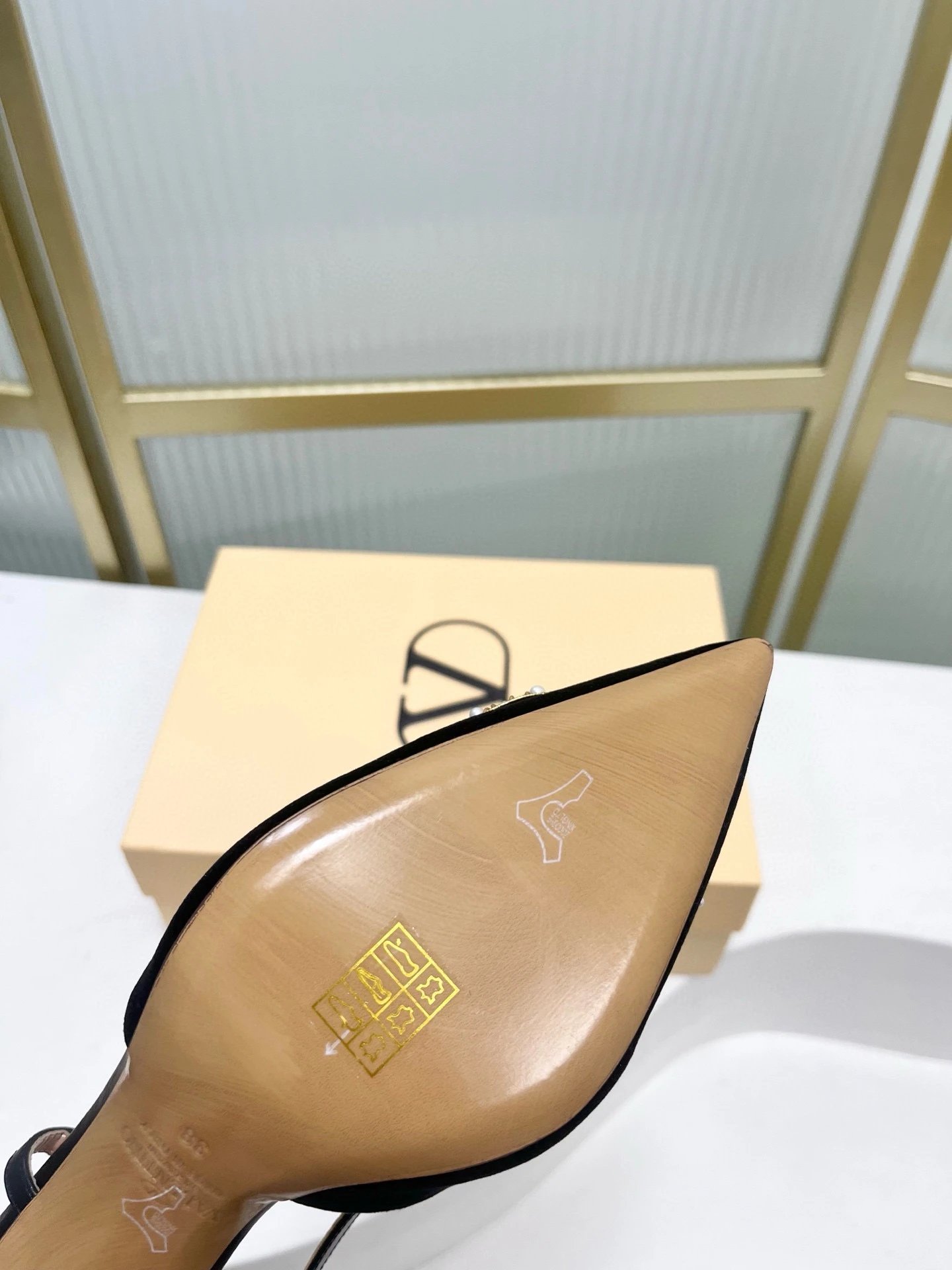 발렌티노 가라바니 슬링백 펌프스