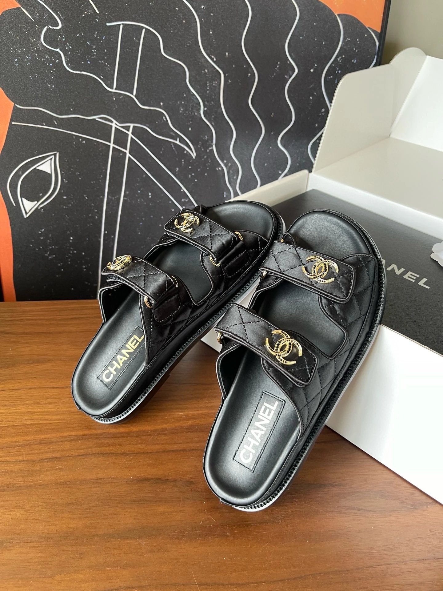 샤넬 CC로고 벨크로 램스킨 뮬 샌들