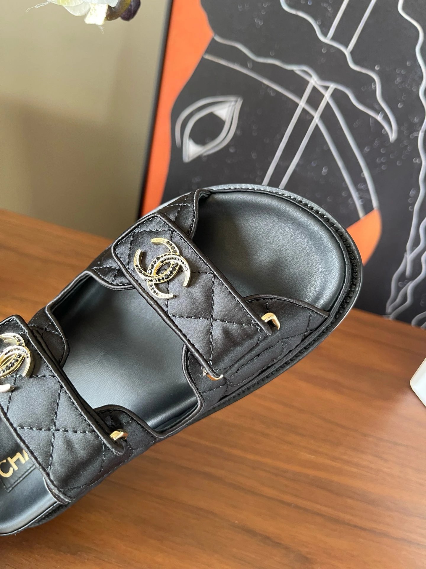 샤넬 CC로고 벨크로 램스킨 뮬 샌들