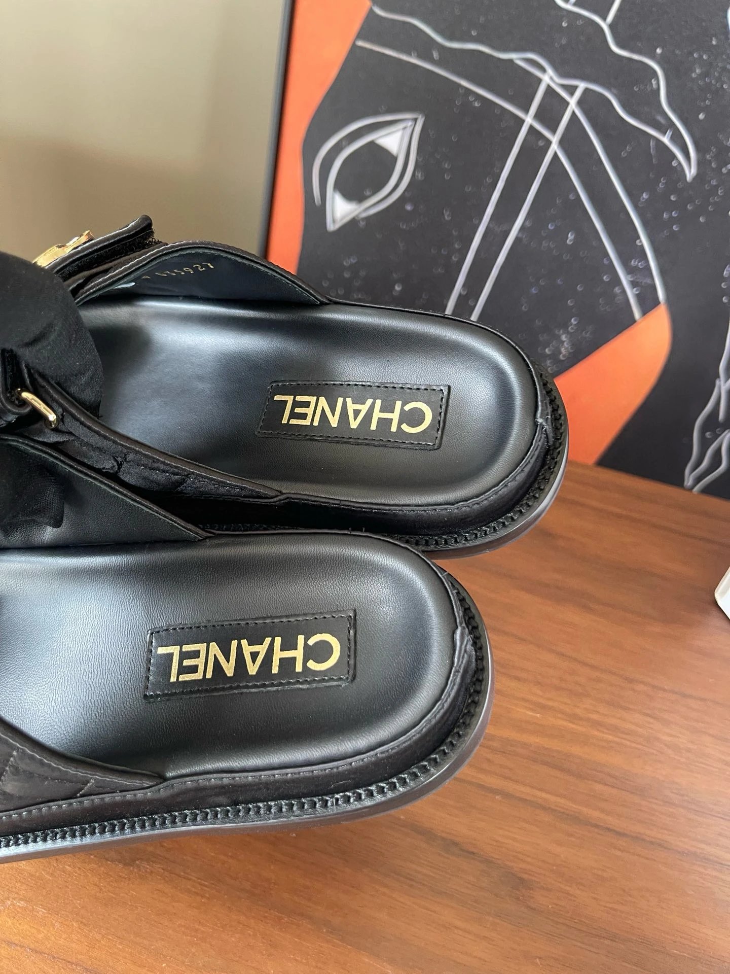 샤넬 CC로고 벨크로 램스킨 뮬 샌들