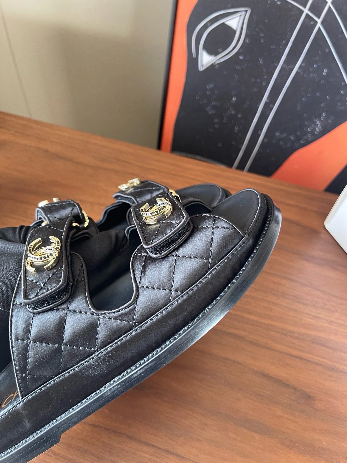 샤넬 CC로고 벨크로 램스킨 뮬 샌들