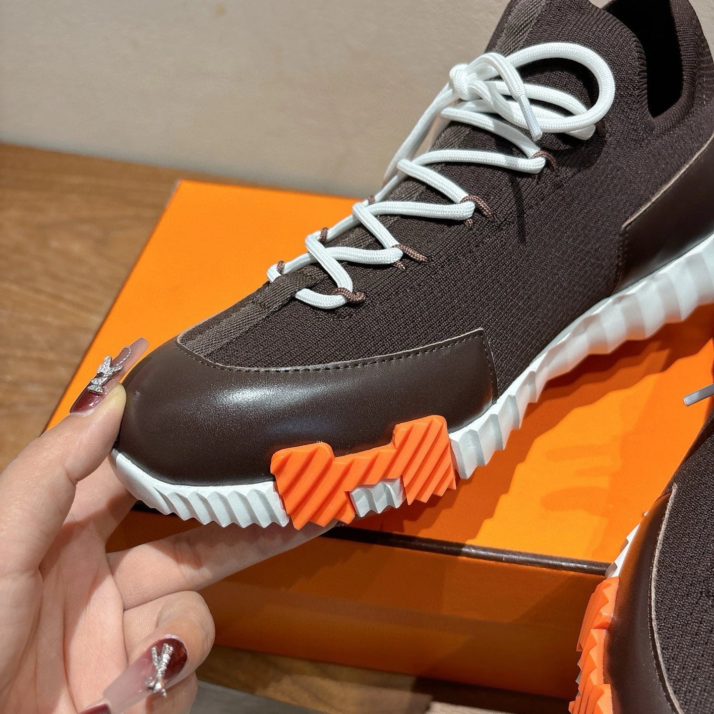 에르메스 바운싱 스니커즈