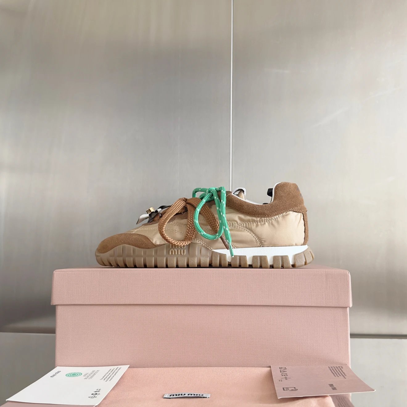 미우미우 타이어 테크니컬 스니커즈