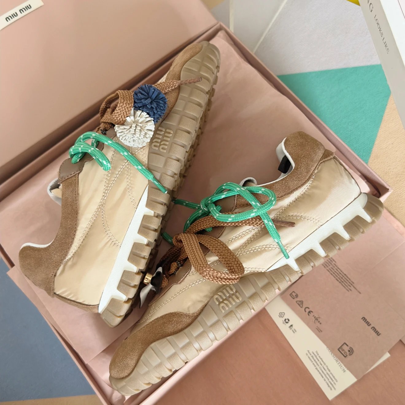 미우미우 타이어 테크니컬 스니커즈