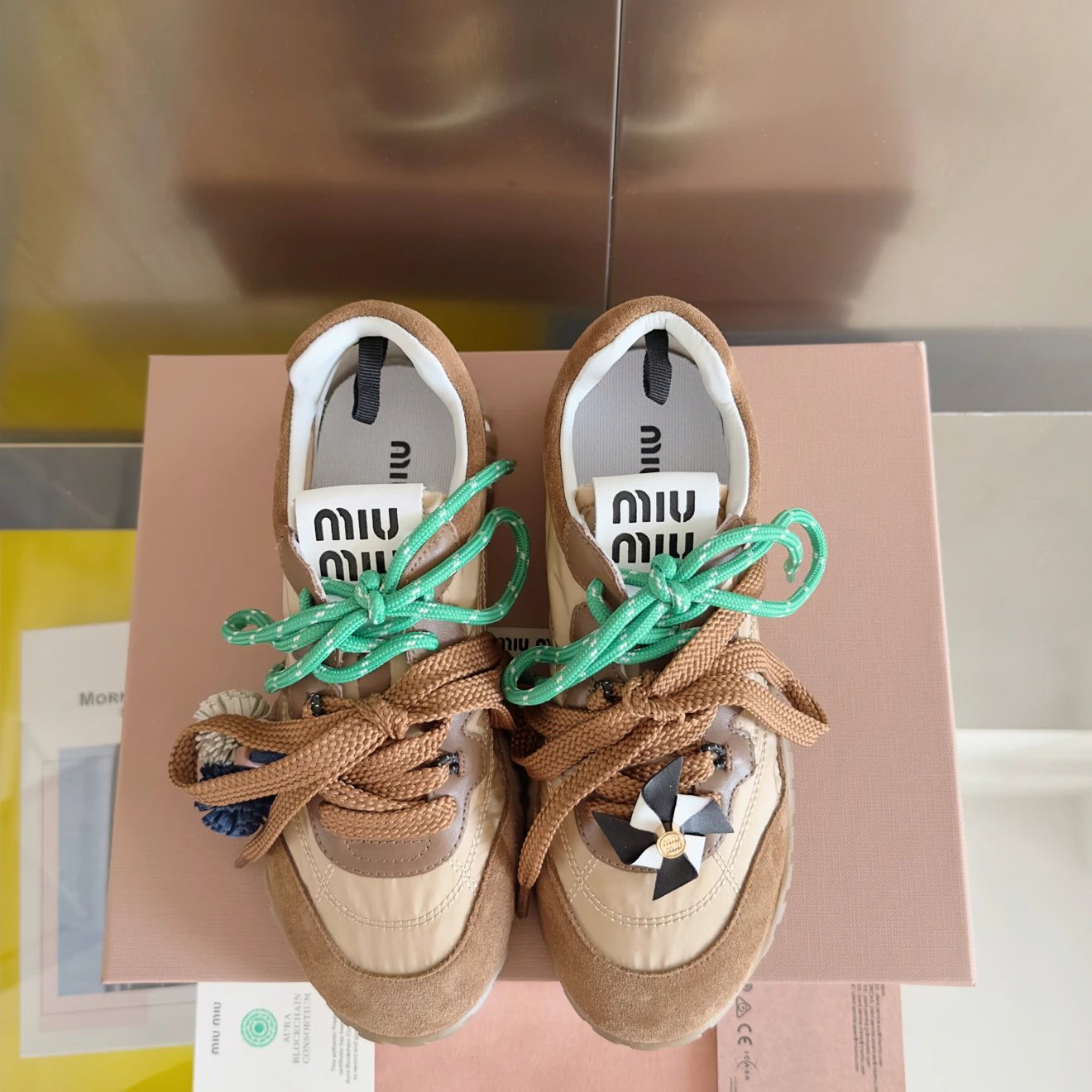 미우미우 타이어 테크니컬 스니커즈