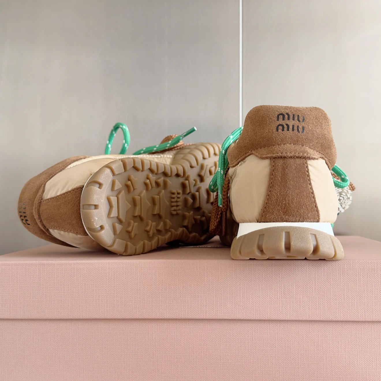 미우미우 타이어 테크니컬 스니커즈