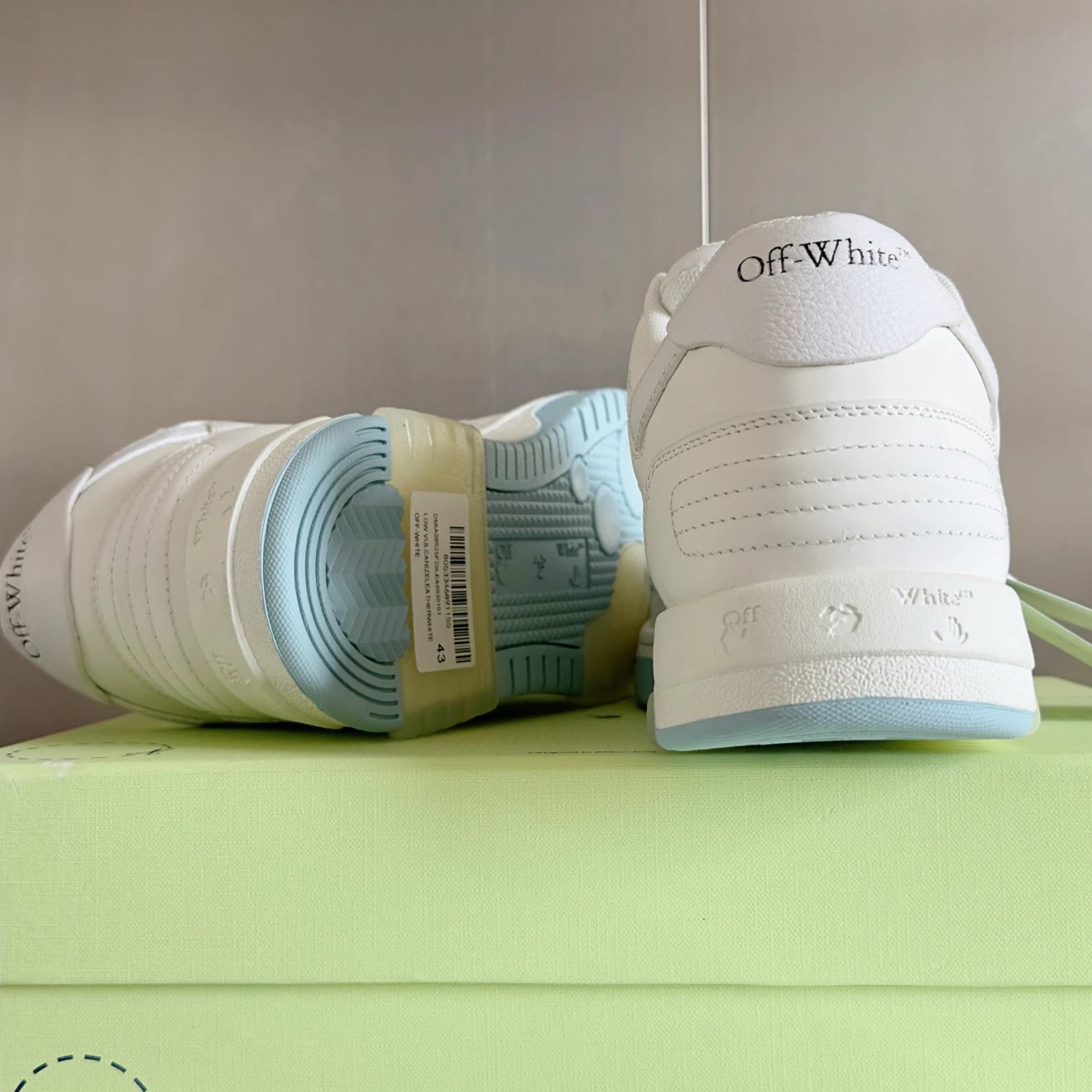 오프화이트 아웃 오브 오피스 스니커즈